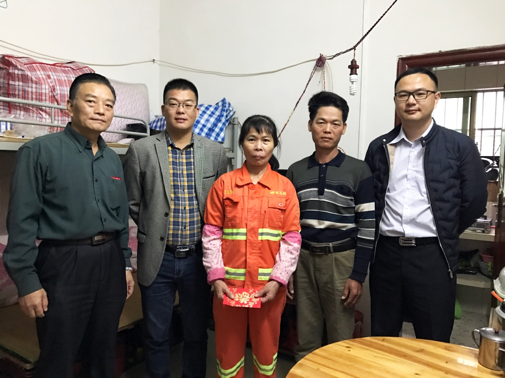 關心關愛環衛工人，公司領導節日送祝福